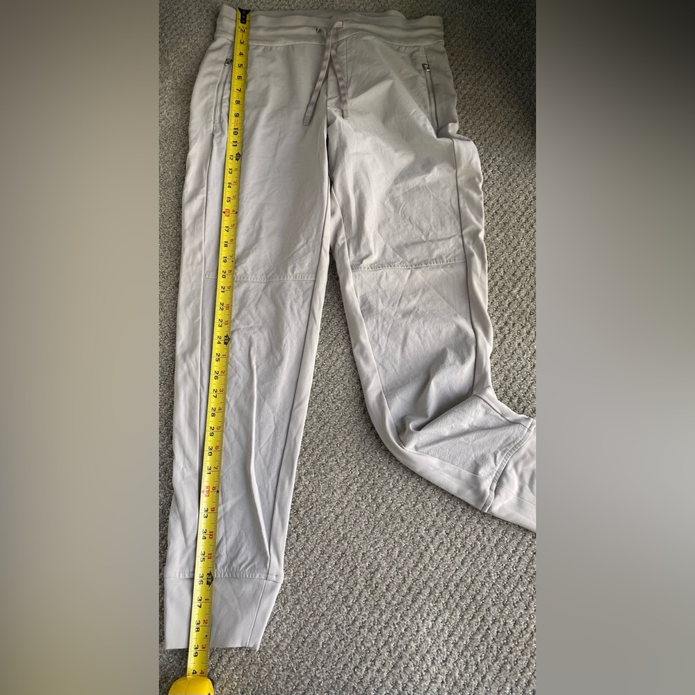 ATHLETA Size 10 Headlands Hybrid Trek Mid Rise Jogger Birch Grey - Picture 5 of 13